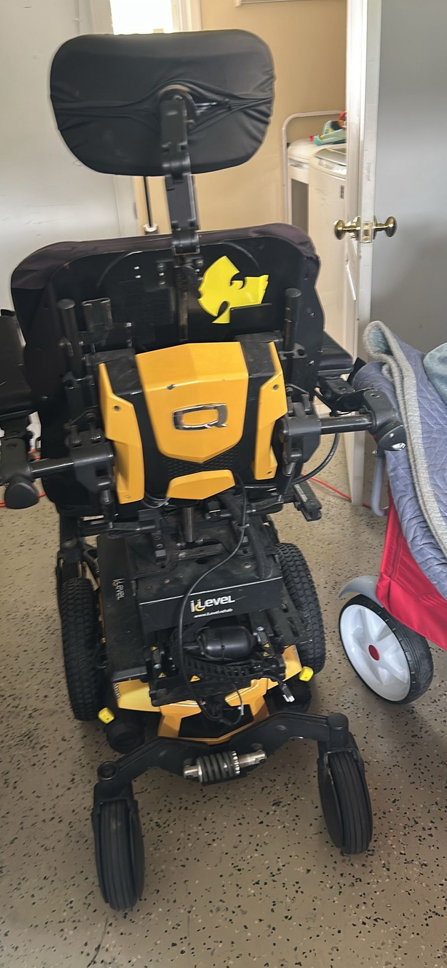 Quantum I Level Wheelchair