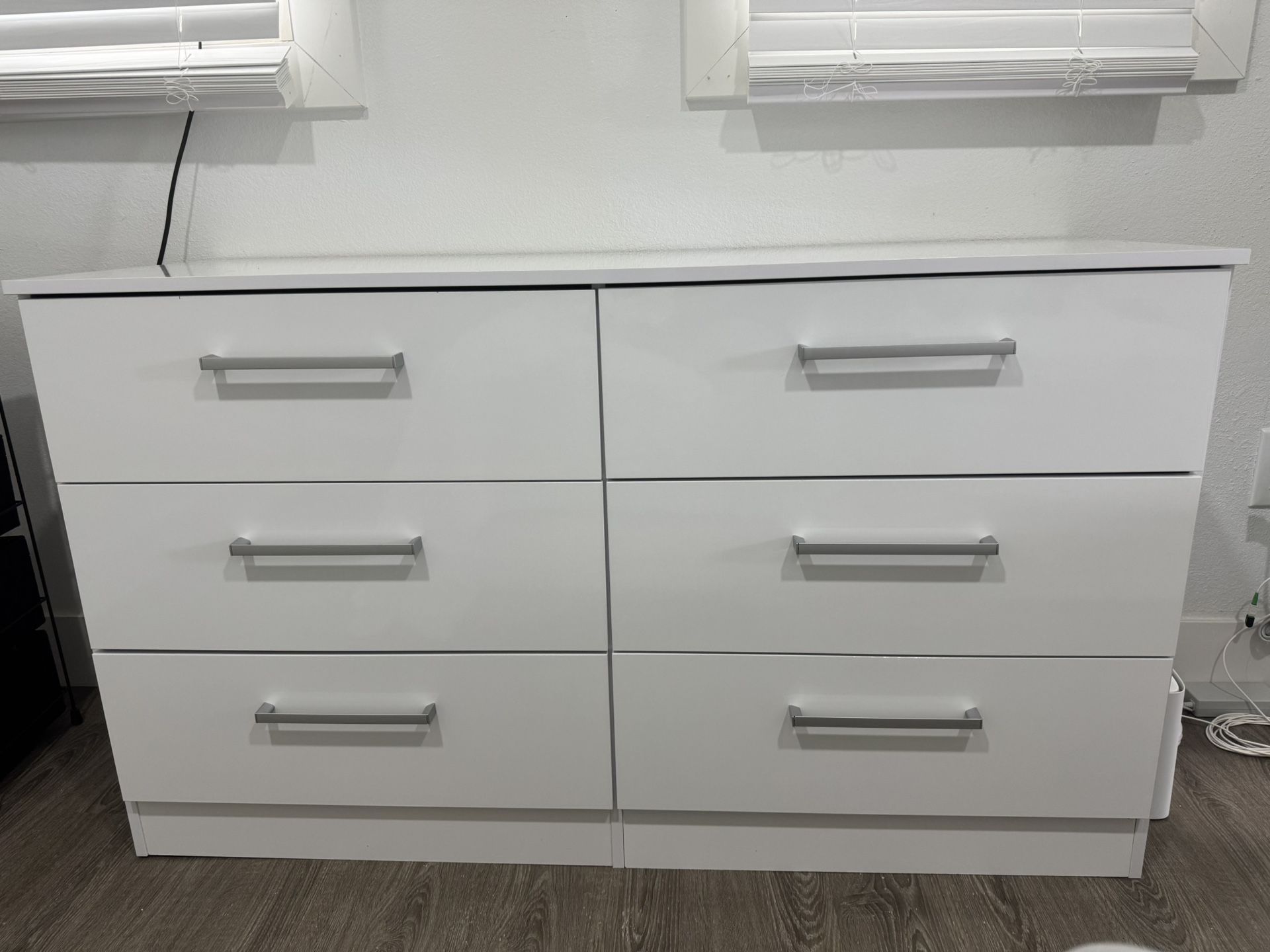 White Nightstands And Dresser Drawer