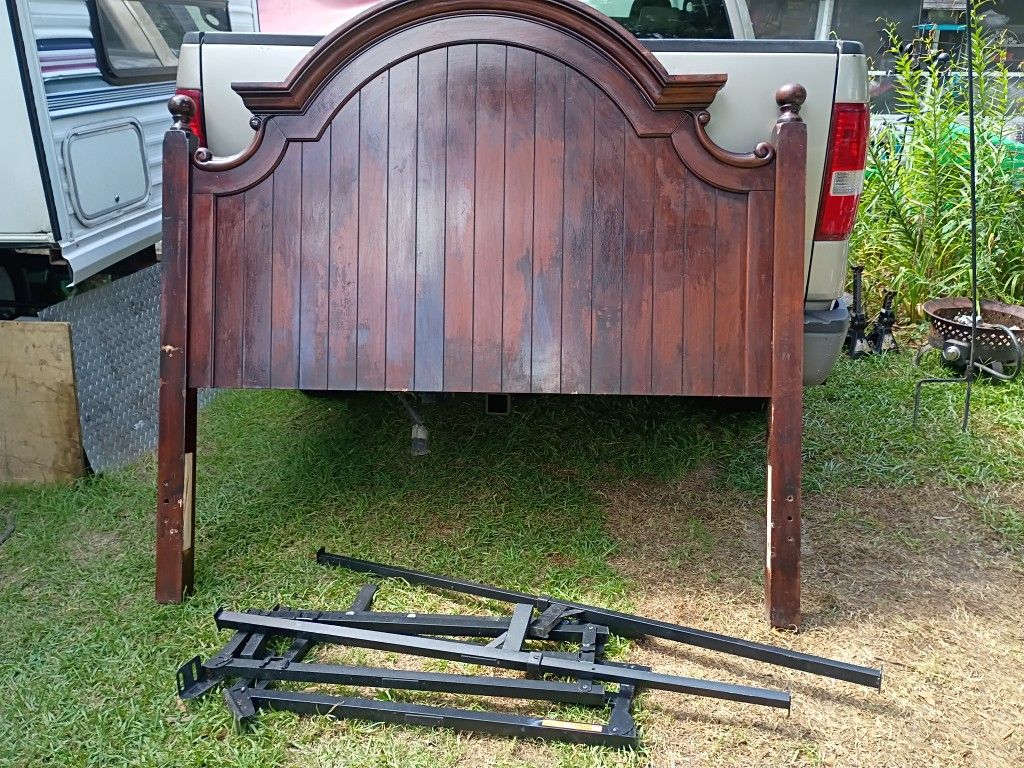 Queen Size Bed With Dresser And Nightstand Mahogany