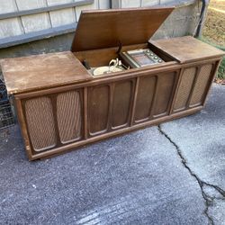Old School Stereo Console 