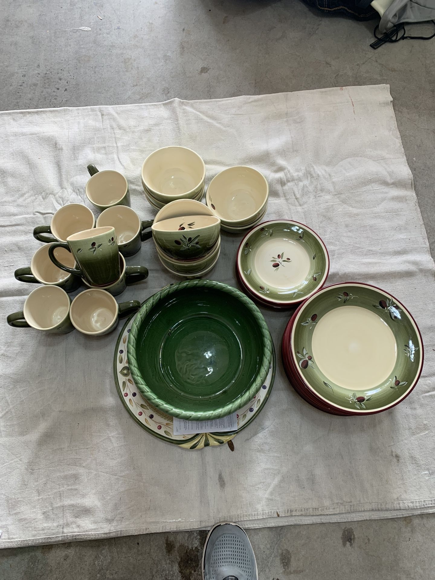 38 Piece Dining Plate Set