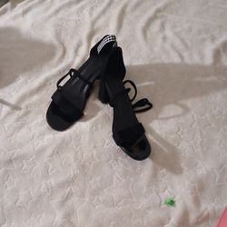 Women's Ankle Strap Heels In Blk Suede