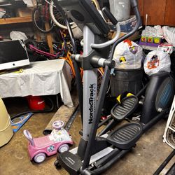 nordictrack commercial 1300 elliptical trainer