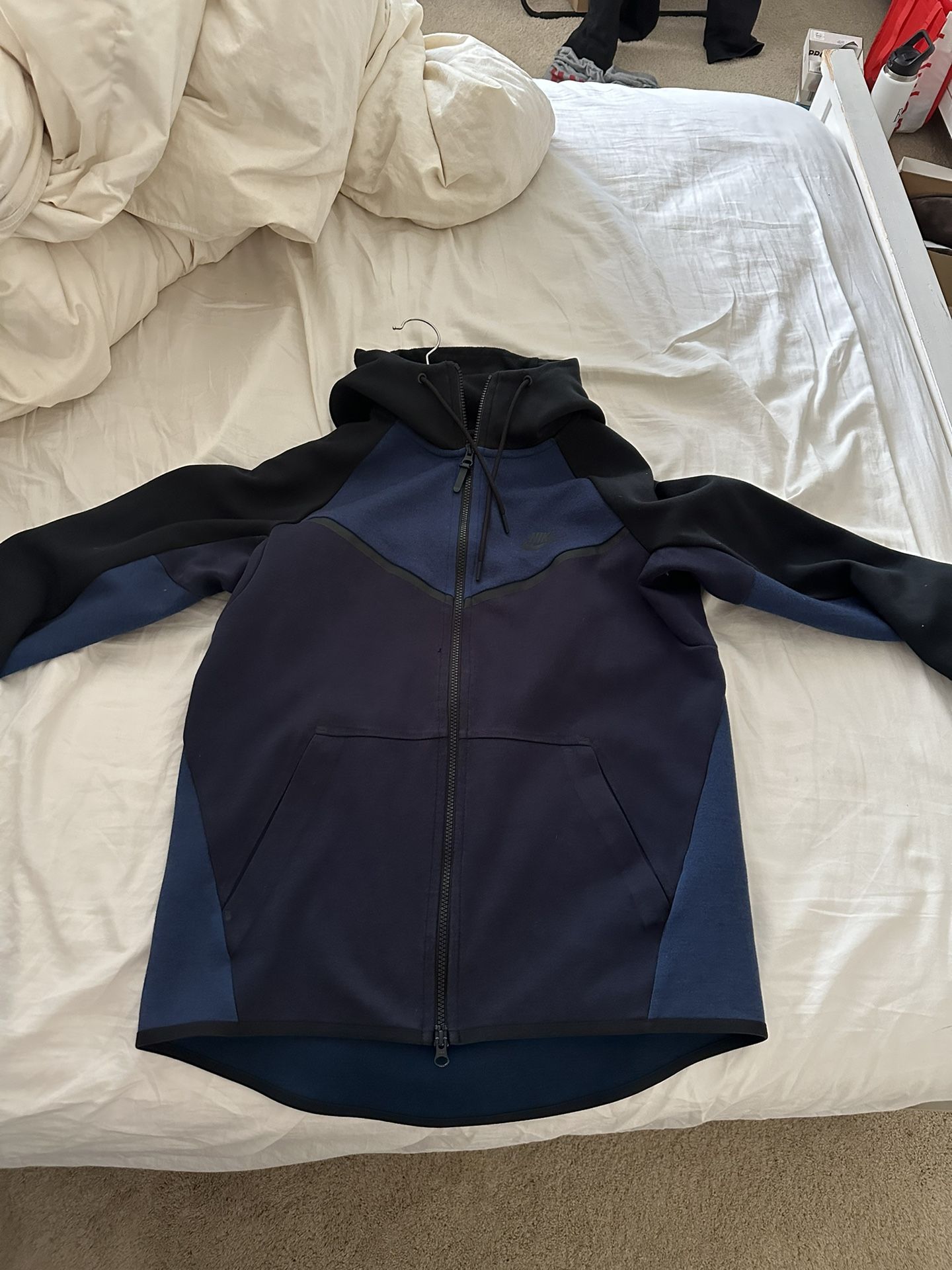 Men’s Nike Tech Fleece Size Medium