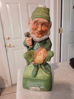 Mr. Lucky 1973 Hoffman Distilling Co. Leprechaun Decanter Music Box