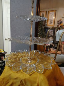 3 tier petal glass stand