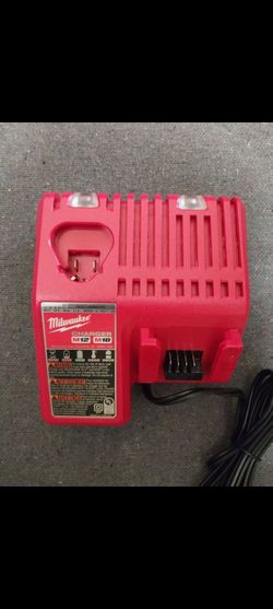 Milwaukee M12 And M18 12-Volt/18-Volt Lithium-Ion Multi-Voltage Battery Charger