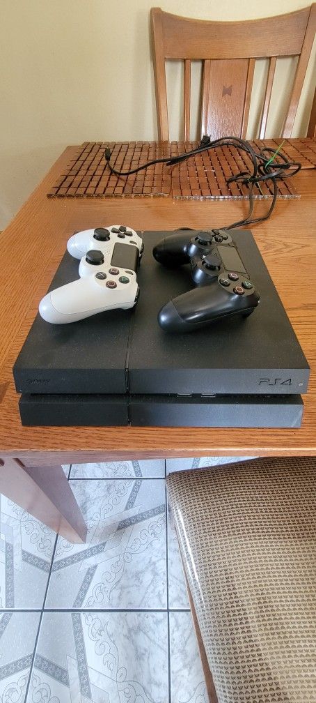 PS4 Console Bundle – 2 Controllers + 8 Games – Good Condition
