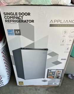 Mini fridge