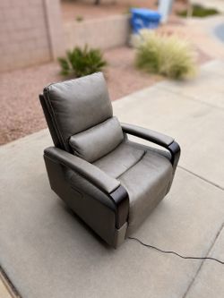 Power Recliner with Power Headrest (Gilman Creek Furniture)