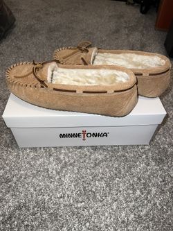 brand new minnetonka junior trapper slippers $20  Size 7