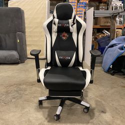 Deluxe Black & White Gaming Chair
