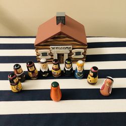 Vintage Wood Thanksgiving Log Cabin And Miniature Figures 