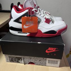 Jordan 4 Fire red size 9.5 USED
