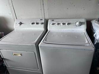 Kenmore washer and dryer set gas. White