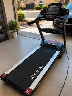 SOLE F80 Folding Treadmill – Excellent Condition