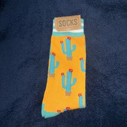 Yellow and blue cactus print socks (Bioworld) men’s size large 