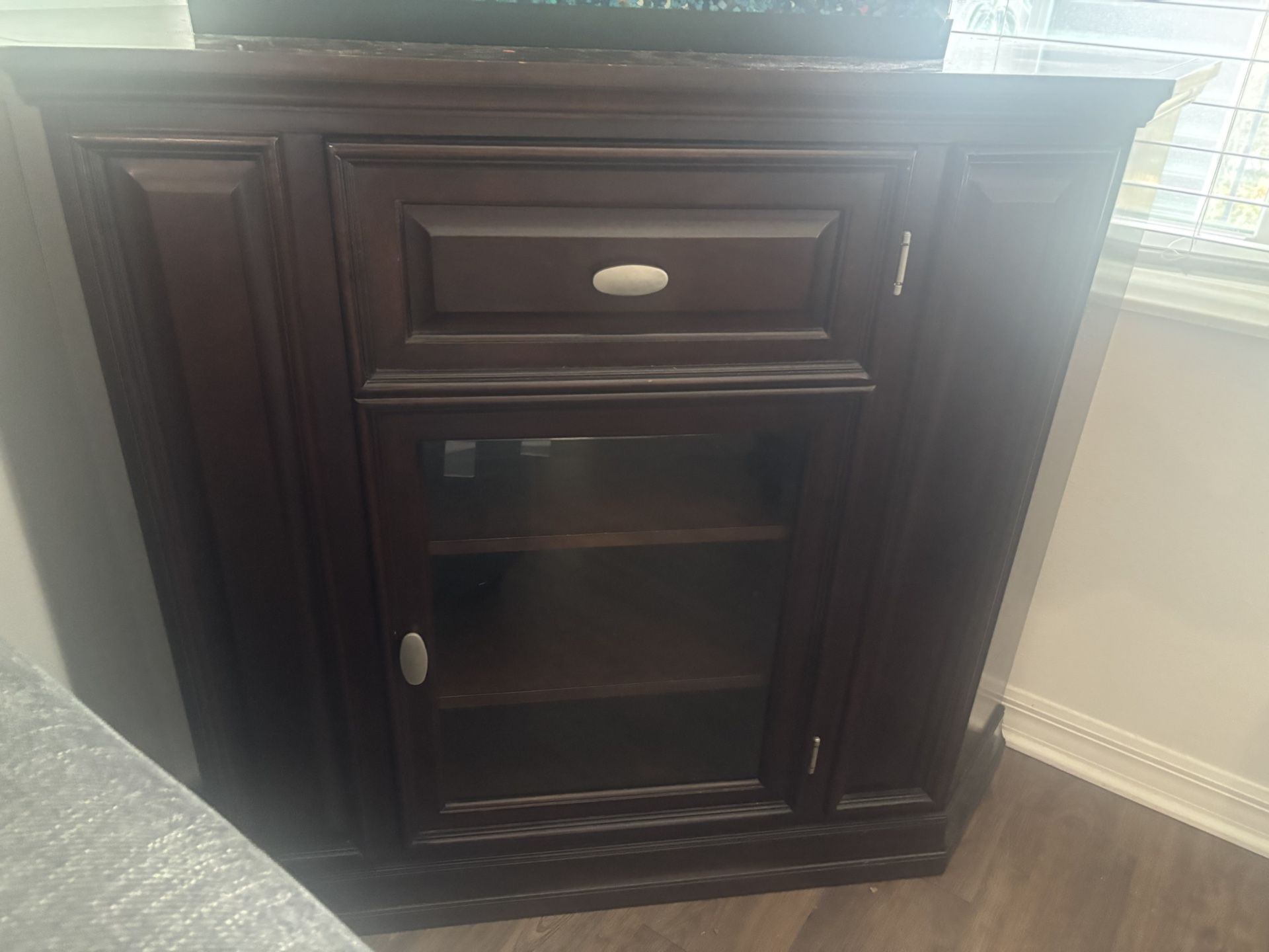 Corner Table