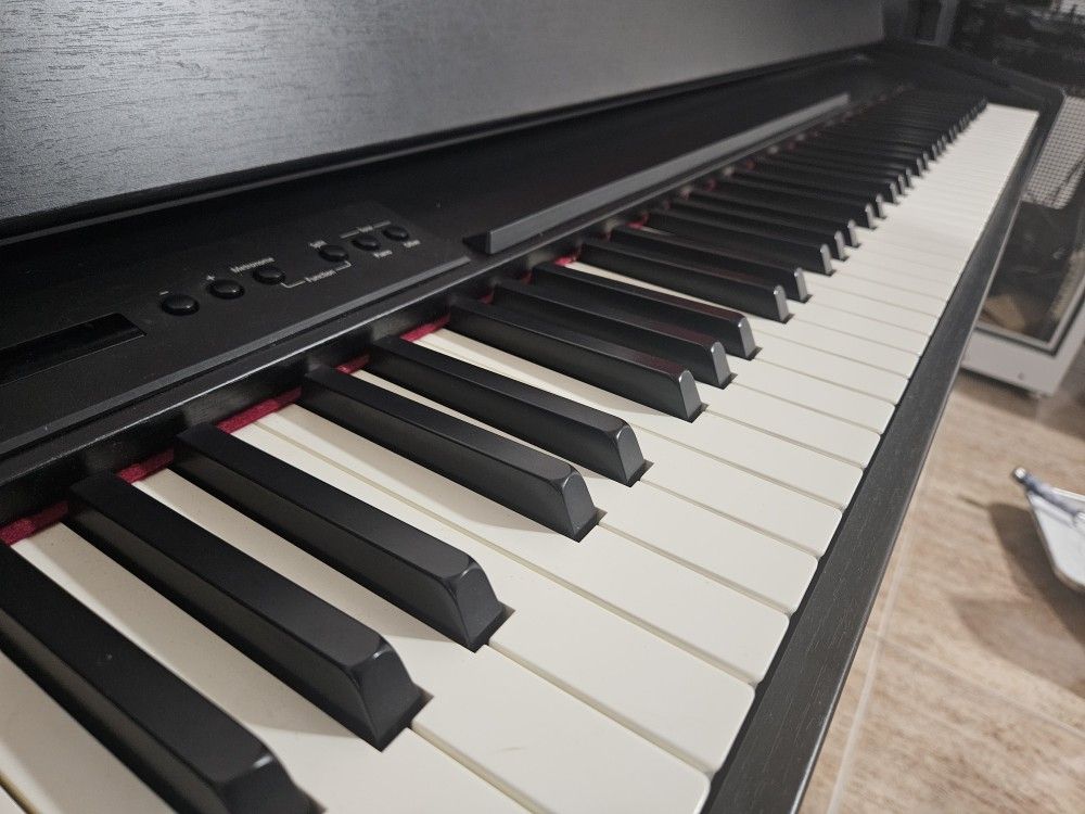 Roland - F-140R Black Digital Piano