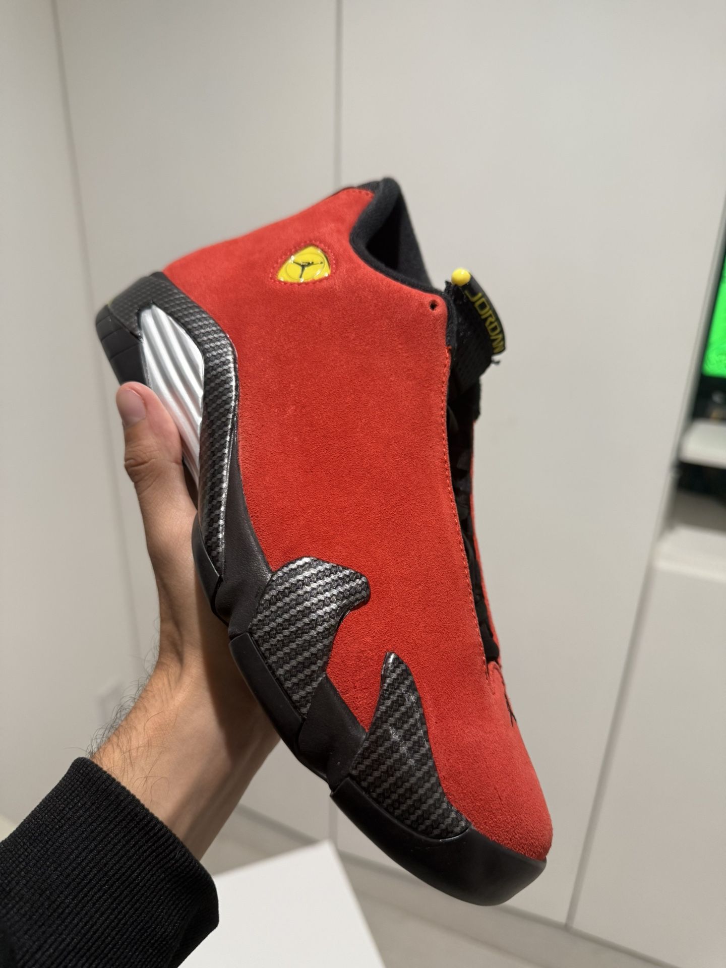 Air Jordan 14 “Ferrari” – Size 8.5 men