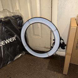 18’ Neewer ring light