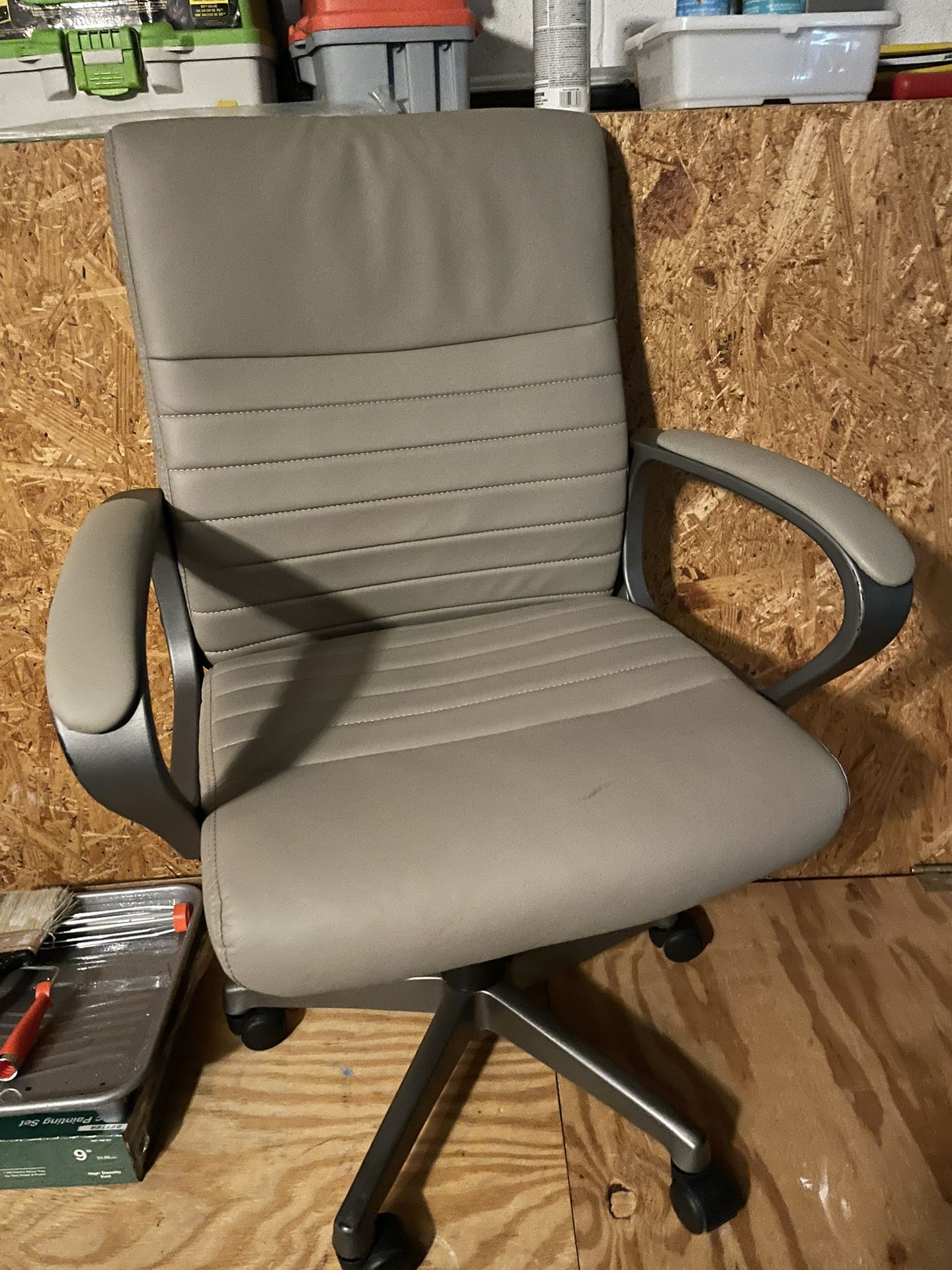 Desk Chair (swiveling)