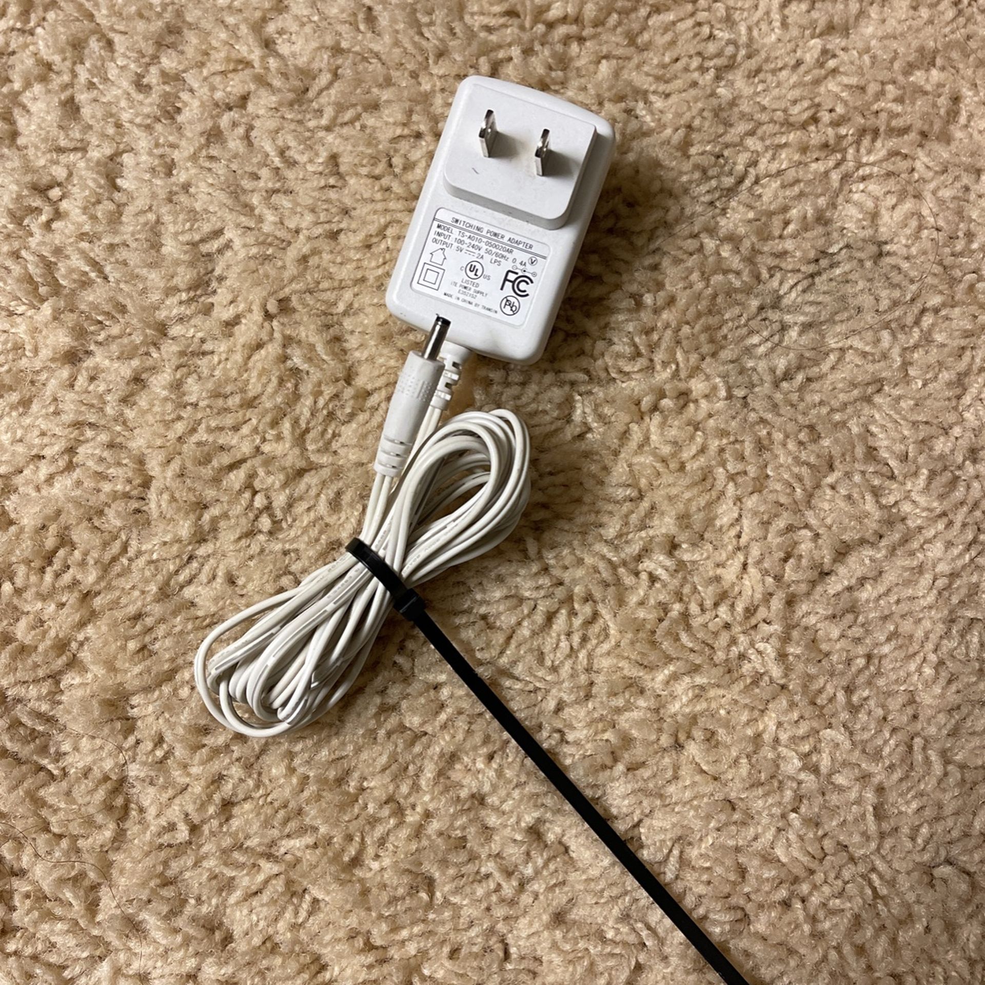 Switching Power Supply AC Adapter Model: A010-050020AR 5V 2A
