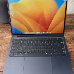 M2 MacBook Air 13” 16GB RAM 1.0TB SSD w. AppleCare 