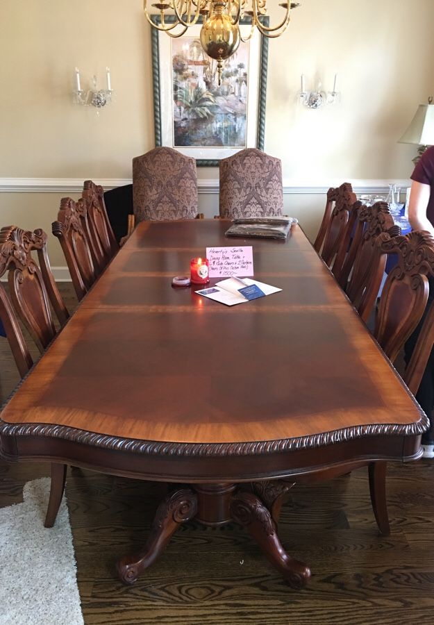 Haverty’s Seville Dining Room Table plus 8 Chairs at Estate Sale
