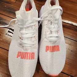 Runner Shoes Puma Size 9 Women