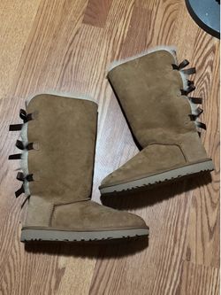 Ugg Woman's Tall Brown Boot With Bows Size 8