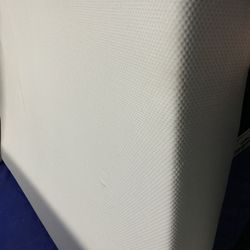 Sinus queen memory foam mattress 150. Must go this week. I can also deliver. Boxsprings also available.