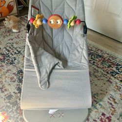 Baby Bjorn Bouncer Bliss includes Toy Bar