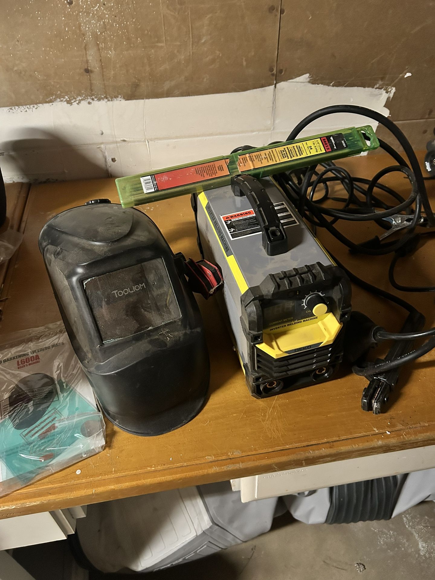 Deko 160amp Stick welder With helmet And Sticks