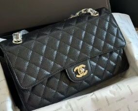 Chanel shoulder bag black.