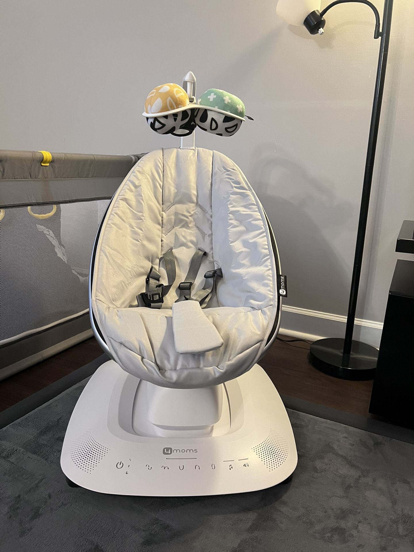 4moms MamaRoo Multi-Motion Baby Swing, Bluetooth Enabled with 5 Unique Motions, Grey