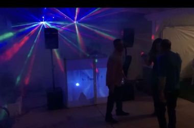 equipo de dj, iluminación, máquina de humo, MC, Y Mas!