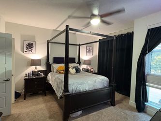 Queen size canopy bed