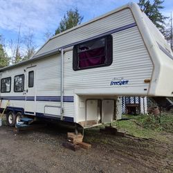 ALUMA 26 FOOT FIFTH WHEEL