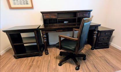 Ashley Porter 5‑Piece Executive Office Set – Solid Wood