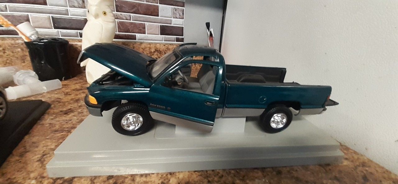 CAR / TOY COLLECTABLE PRICES VERY $5 AND UP