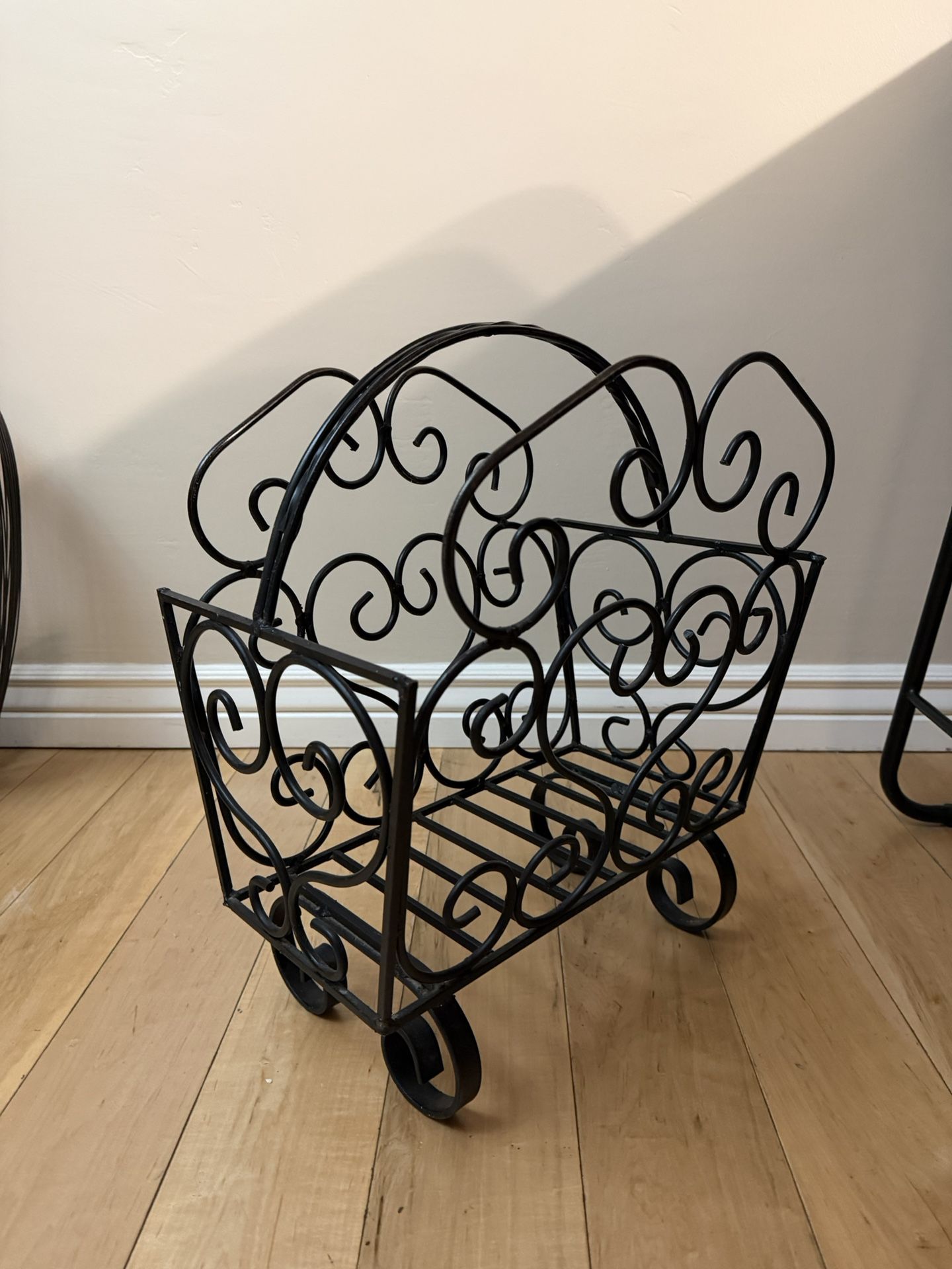  Vintage Heavy Wrought Iron Magazine Rack Very Heavy 