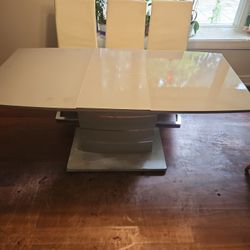 Table Good Conditions   without chairs
