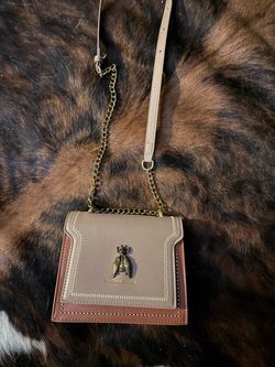 Vessana Gahon Crossbody Bag with Chain Strap