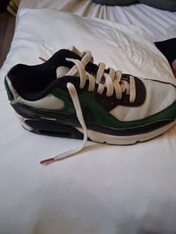 Youth nike shoes used size 4.5