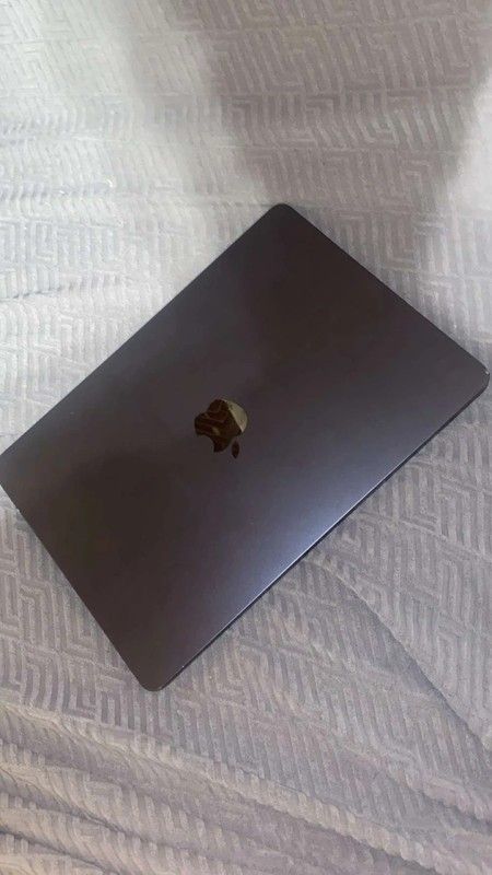 MacBook Air 18 in. 256gb