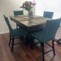 Dining table For Sale 