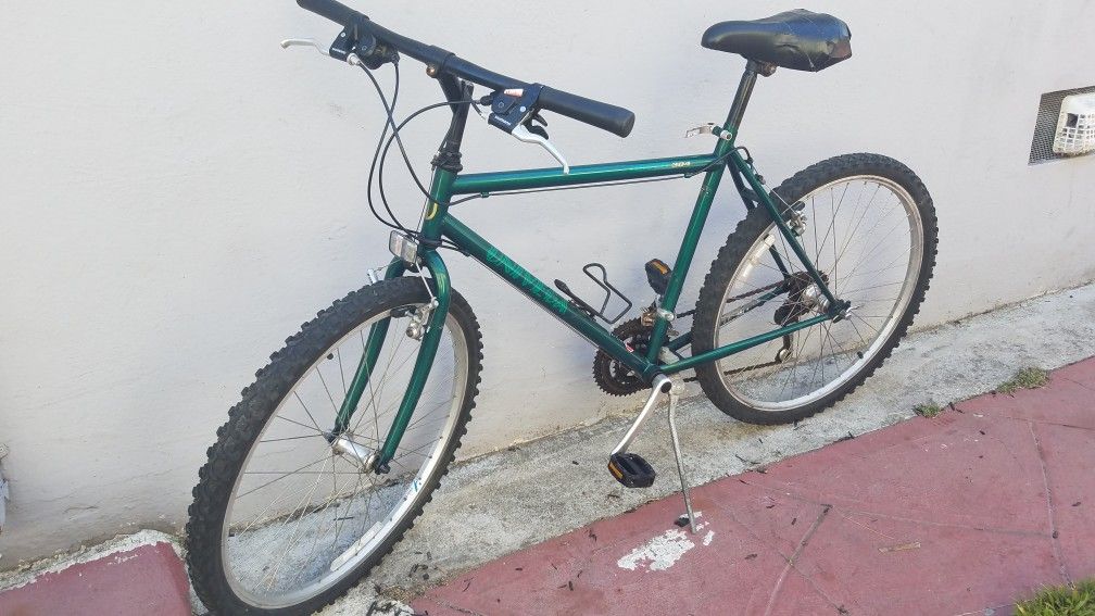 Univega Rover 304 Mountain Bike - IN EXCELLENT CONDITION & Ready to Ride! - $80 OBO!