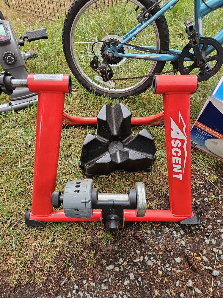 Bike / Bicycle Trainer With Leveling Block