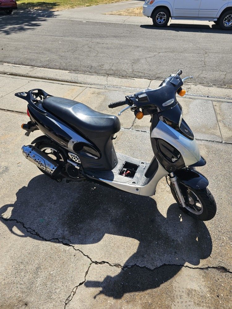 2007 150cc ZNEN SCOOTER MOPED